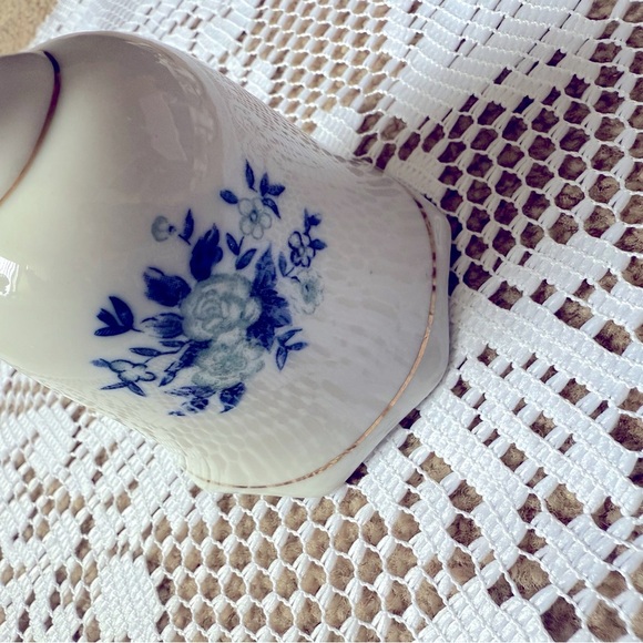 Vintage White Porcelain Dinner Bell Floral Collectables - Picture 3 of 5